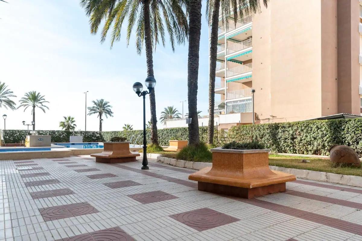 Sea Front Apart. 2 Pools / 1ª Linea. 2 Piscinas Apartment Segur de Calafell Bagian luar foto
