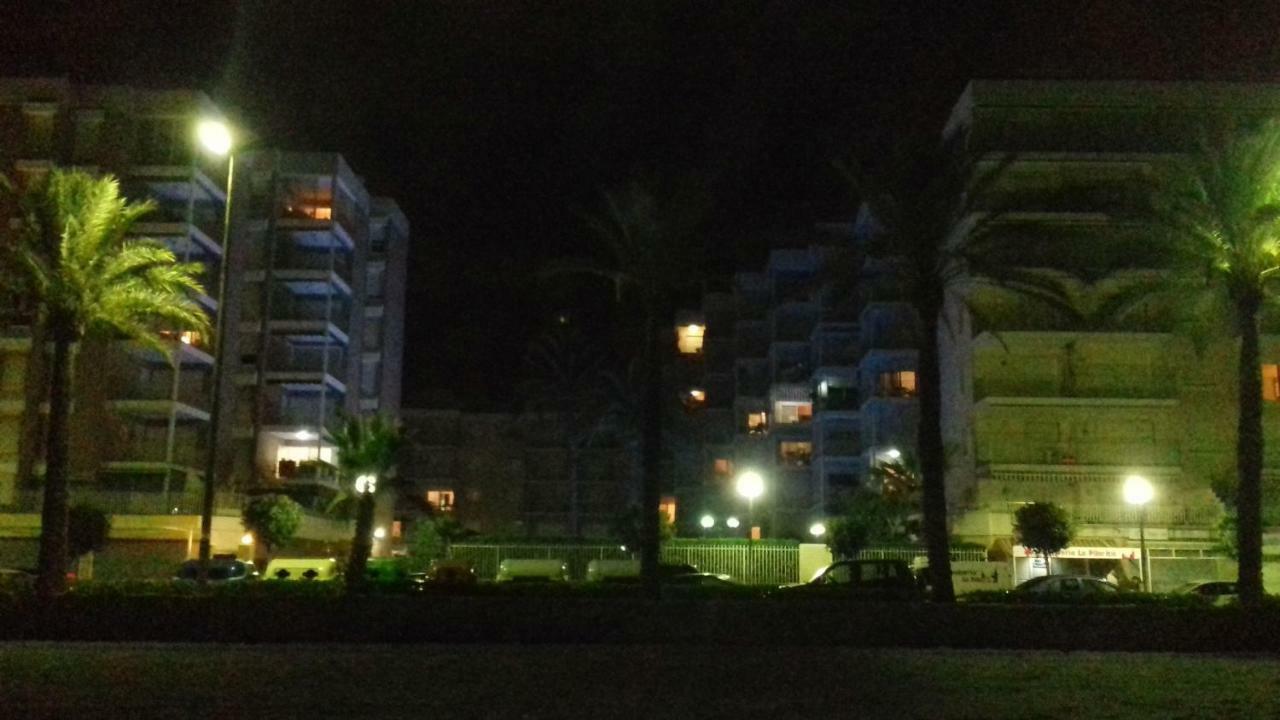 Sea Front Apart. 2 Pools / 1ª Linea. 2 Piscinas Apartment Segur de Calafell Bagian luar foto