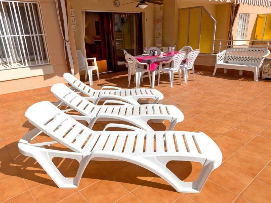 Sea Front Apart. 2 Pools / 1ª Linea. 2 Piscinas Apartment Segur de Calafell Bagian luar foto